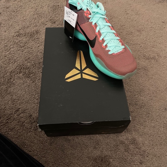 Nike Kobe 10 Easter - Picture 5 of 9